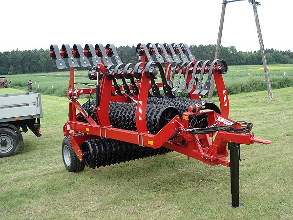 Traktorok és mezőgazdasági gépek